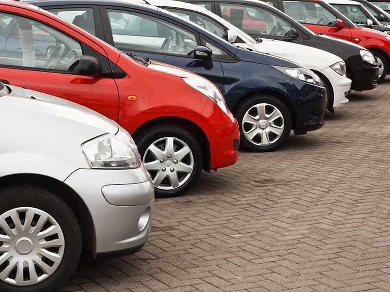 coches_colores_aparcados